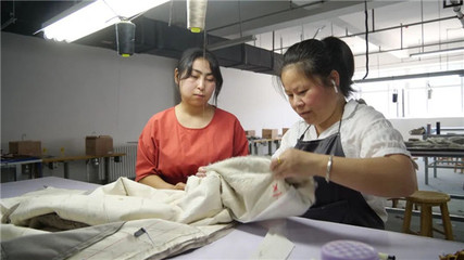 霍爾果斯 紡織服裝產(chǎn)業(yè)與日用品銷(xiāo)售雙輪驅(qū)動(dòng)，打造區(qū)域經(jīng)濟(jì)新引擎